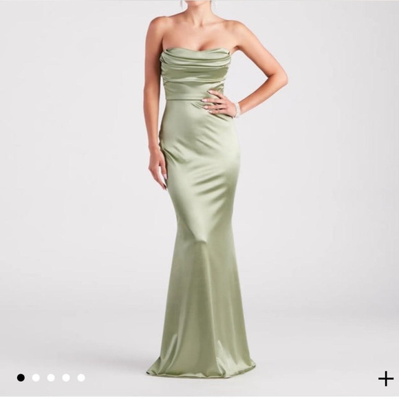 Windsor Dresses & Skirts - Elegant Strapless Green Evening Gown